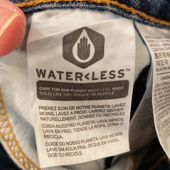 Levi’s 550 - W38” x L36” - Picture 7 of 11